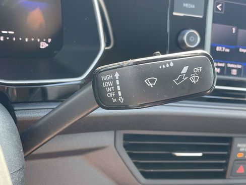 Used 2024 Volkswagen Jetta SE FWD image 25