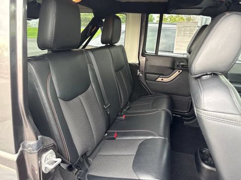 Used 2016 Jeep Wrangler Unlimited Sahara AWD/4WD image 13
