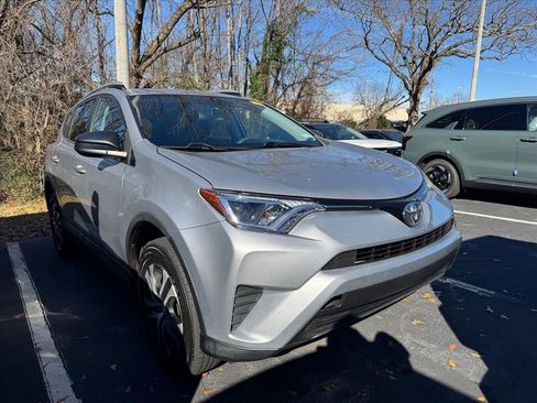 Used 2016 Toyota RAV4 LE image 1
