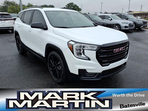 Used 2023 GMC Terrain SLE w/ Driver Convenience Package FWD image 1