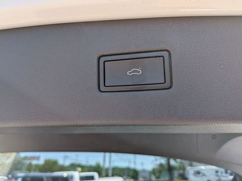Used 2021 Volkswagen Tiguan SEL AWD/4WD image 33