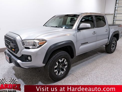Used 2019 Toyota Tacoma TRD Off-Road image 2