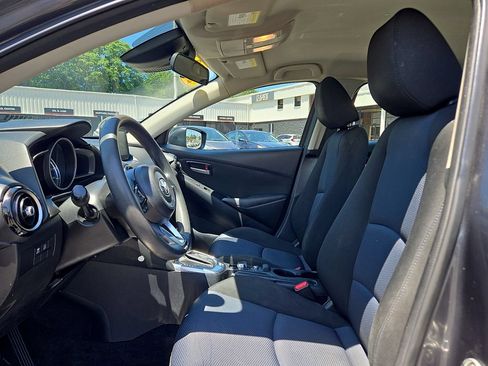 Used 2019 Toyota Yaris LE FWD image 17