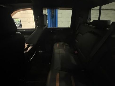Used 2024 GMC Sierra 2500 AT4 w/ AT4 Premium Plus Package AWD/4WD image 9
