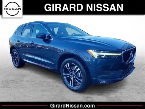 Used 2021 Volvo XC60 T5 Momentum w/ Advanced Package image 1