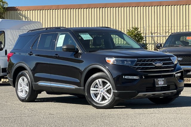 Used 2023 Ford Explorer XLT w/ Equipment Group 202A AWD/4WD image 2