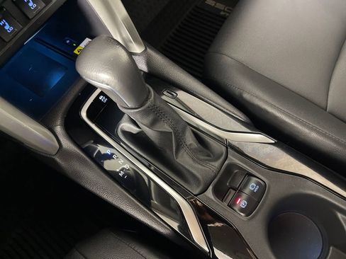 Certified 2022 Toyota Corolla Cross XLE image 22