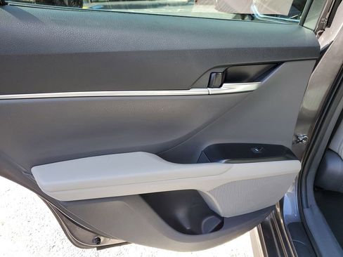 Used 2020 Toyota Camry SE FWD image 15