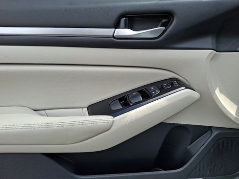Certified 2023 Nissan Altima 2.5 SV FWD image 12