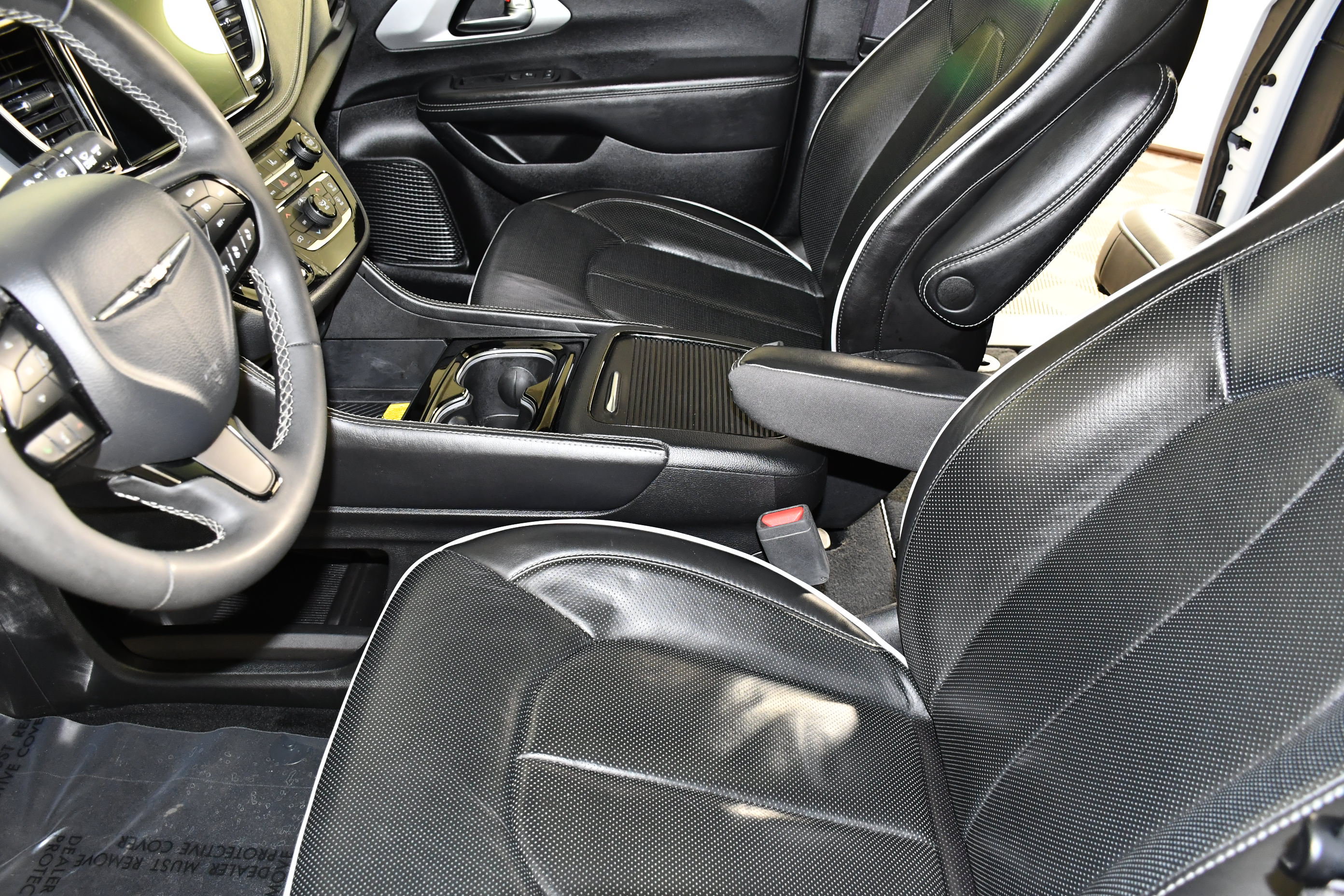 Used 2025 Chrysler Pacifica Limited FWD image 38