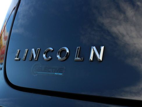 Used 2019 Lincoln MKT AWD image 14