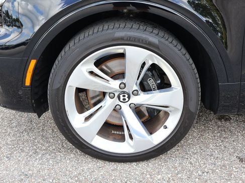 Certified 2024 Bentley Bentayga Extended Wheelbase AWD/4WD image 6