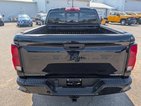 Used 2024 Chevrolet Colorado Z71 w/ Z71 Convenience Package 2 AWD/4WD image 6