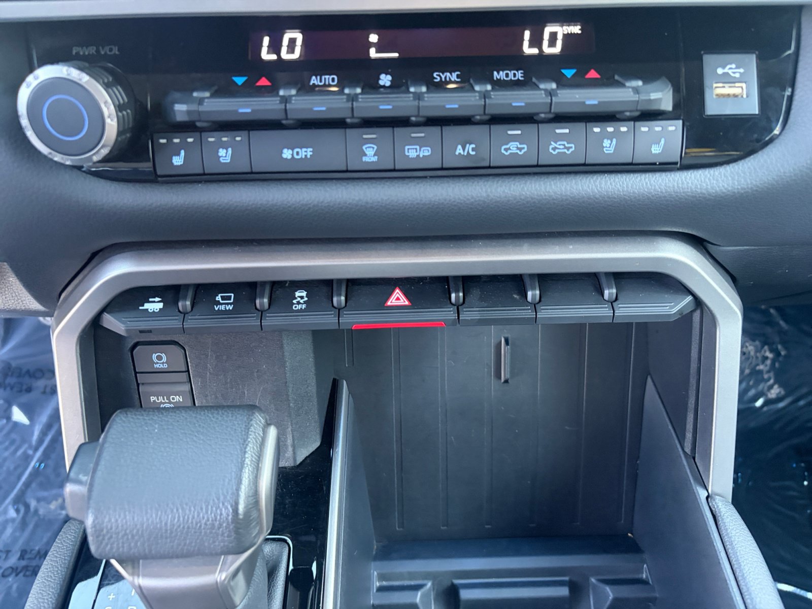 Used 2024 Toyota Tundra Limited AWD/4WD image 17