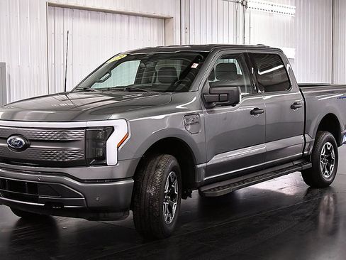Used 2023 Ford F150 Lightning XLT image 3