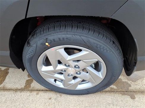 New 2026 Hyundai Kona SE image 17