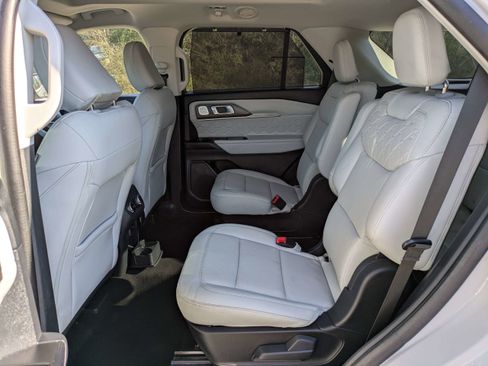 Used 2025 Ford Explorer Platinum w/ Ultimate Package image 16