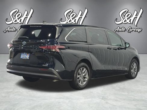 Used 2021 Toyota Sienna LE FWD image 18