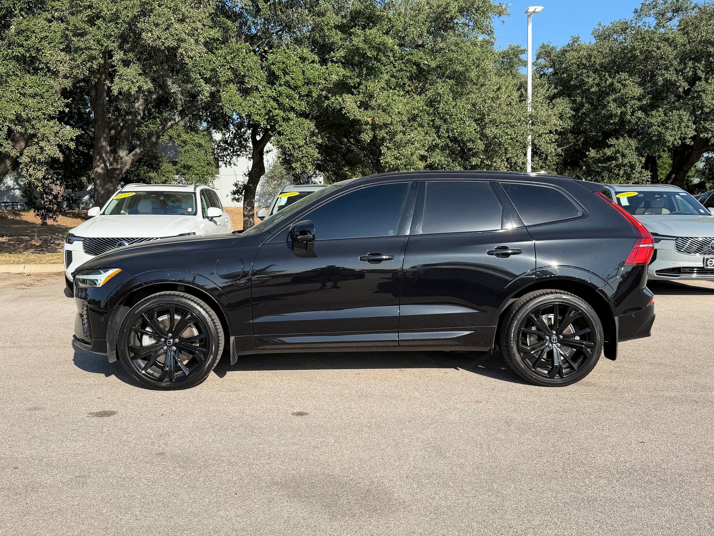 Used 2024 Volvo XC60 T8 Ultimate w/ Protection Package Premier AWD/4WD image 3