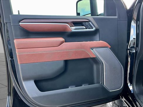 Used 2025 GMC Sierra 3500 Denali Ultimate AWD/4WD image 22