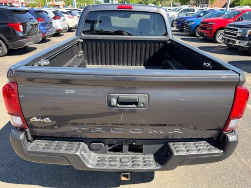 Used 2022 Toyota Tacoma SR AWD/4WD image 6