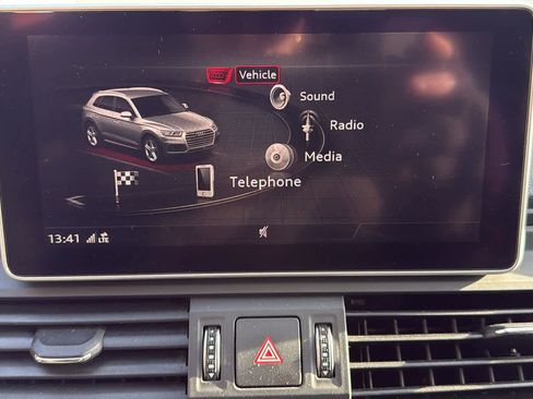 Used 2019 Audi Q5 Prestige w/ Prestige Package image 19