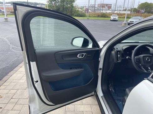 Used 2023 Volvo XC40 Recharge Ultimate w/ Protection Package Premier image 15