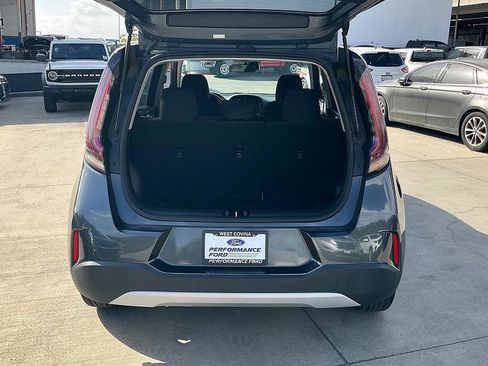 Used 2023 Kia Soul LX w/ LX Technology Package image 9