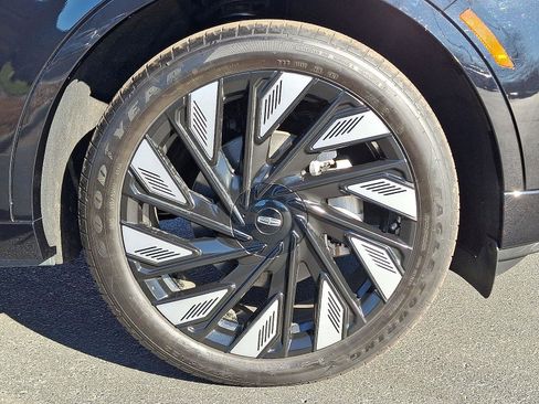 Used 2024 Lincoln Nautilus Reserve w/ Equipment Group 203A image 8