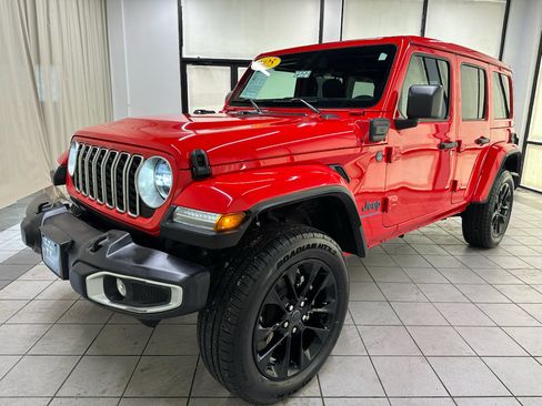 Used 2025 Jeep Wrangler Unlimited Sahara w/ Safety Group AWD/4WD image 12