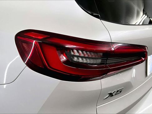 Used 2019 BMW X5 xDrive40i w/ M Sport Package image 28