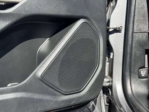 Used 2022 Ford Explorer XLT w/ Equipment Group 202A image 19