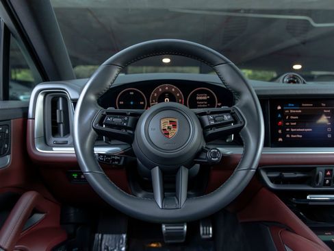 Used 2024 Porsche Cayenne S image 30