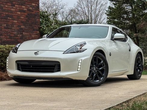 Used 2020 Nissan 370Z Coupe image 8