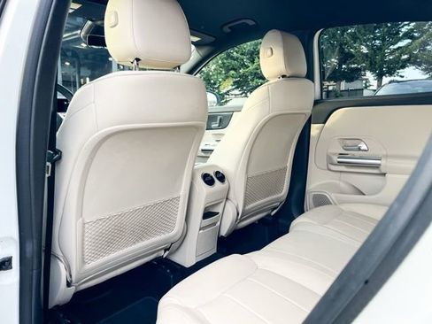 Used 2025 Mercedes-Benz GLA 250 4MATIC image 11