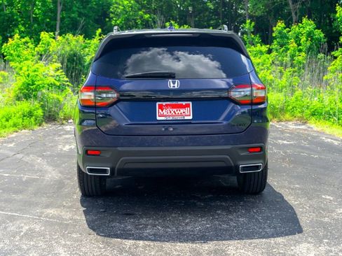 Used 2025 Honda Pilot Sport image 7