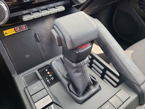 Used 2025 Toyota 4Runner TRD Off-Road image 29