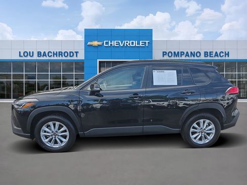 Used 2024 Toyota Corolla Cross LE image 4