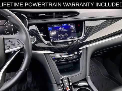 Used 2025 Cadillac XT6 Premium Luxury FWD image 8