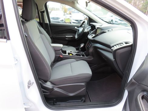 Used 2019 Ford Escape SE image 22