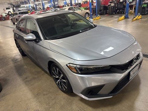 Used 2024 Honda Civic EX-L image 2