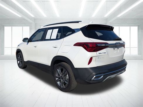 Used 2023 Kia Seltos S w/ Navigation Package image 5
