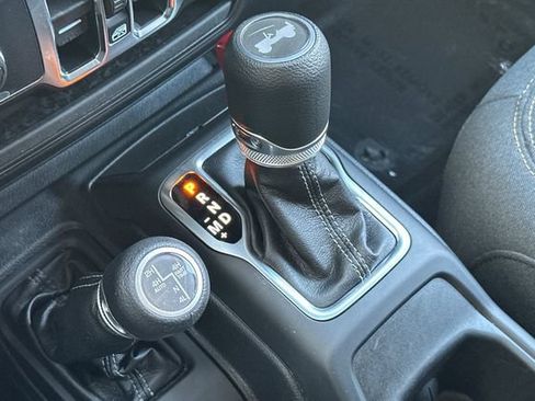 Used 2025 Jeep Wrangler Unlimited Sahara AWD/4WD image 24