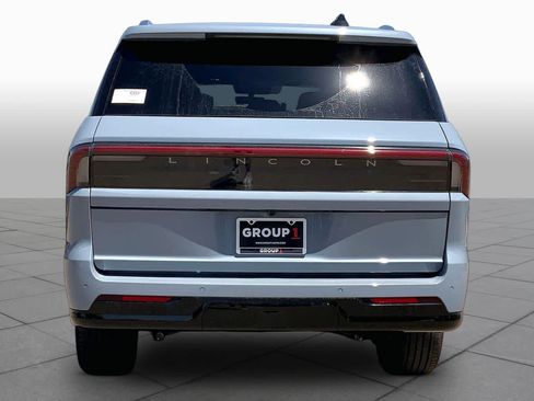 New 2026 Lincoln Navigator L Reserve AWD/4WD image 4