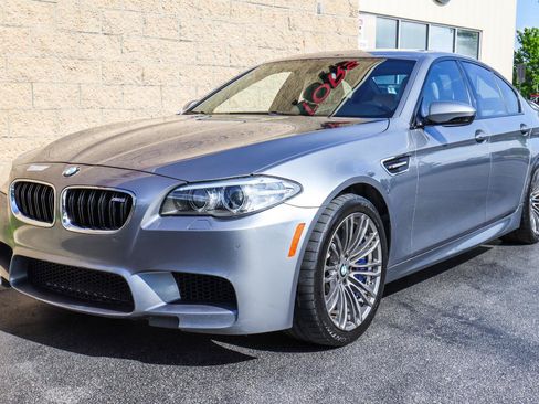 Used 2015 BMW M5 RWD image 3