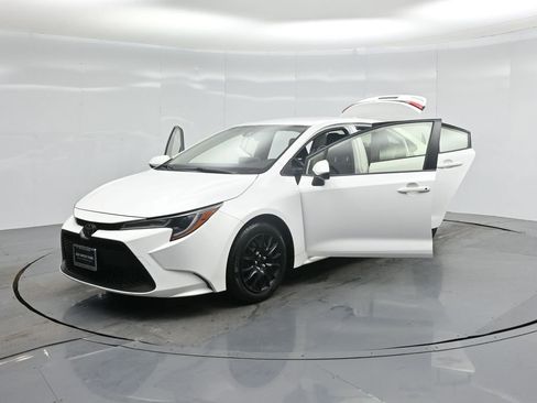 Used 2020 Toyota Corolla LE image 26