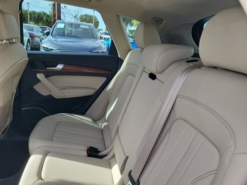 Certified 2025 Audi Q5 2.0T Premium Plus image 11