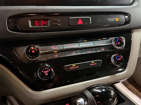 Used 2016 Kia Sedona LX w/ Option Group 020 image 50