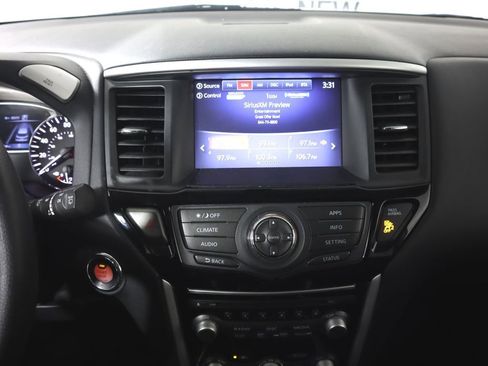 Used 2019 Nissan Pathfinder S image 12