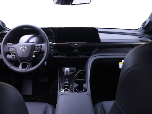 New 2025 Toyota Crown Signia Limited image 5